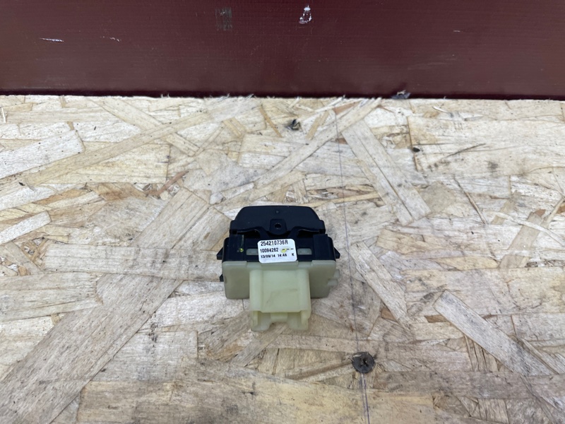 Кнопка стеклоподъемника