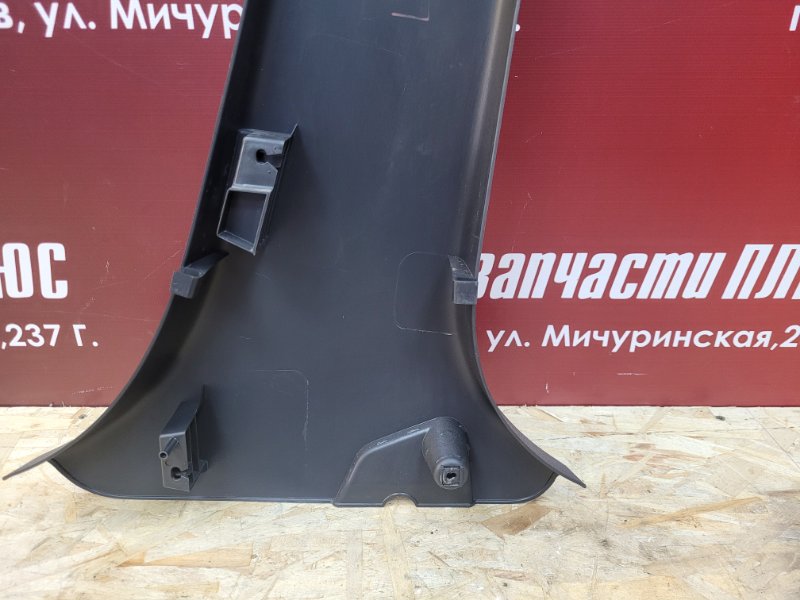 Обшивка средней стойки