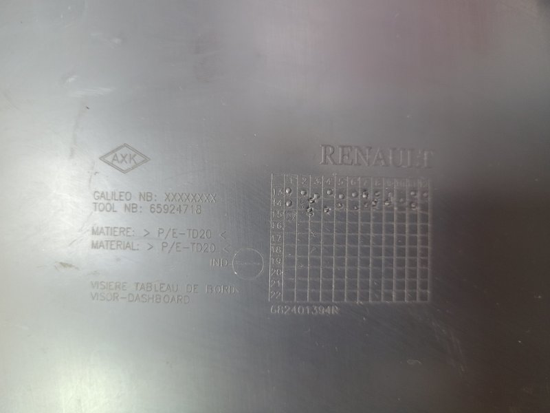 Козырек щитка приборов