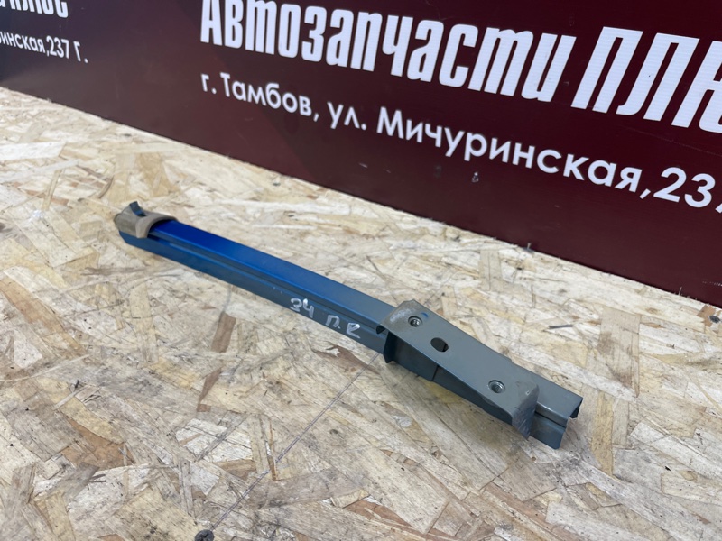 Направляющая стекла     двери