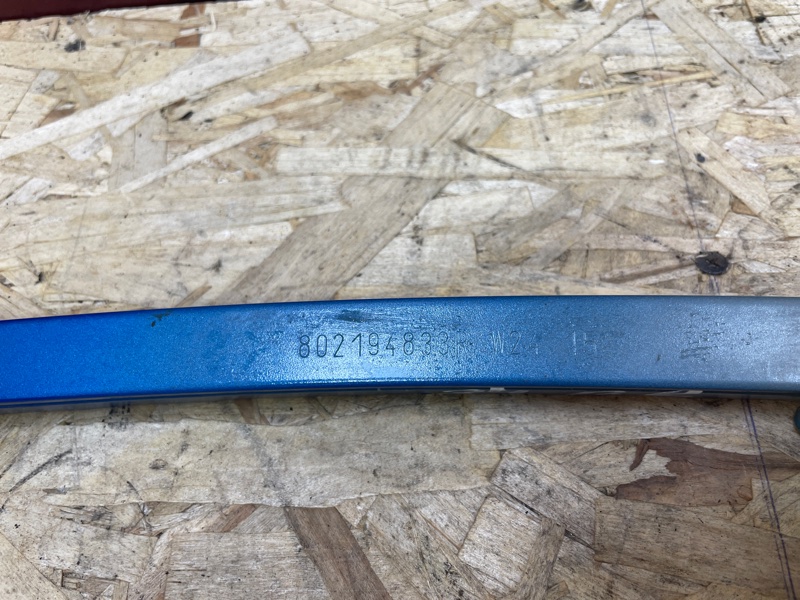 Направляющая стекла     двери