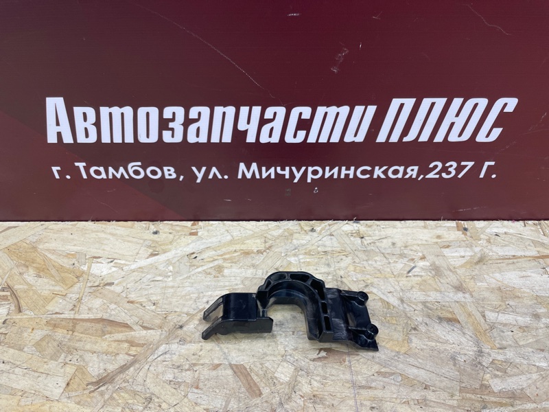 Кронштейн замка багажника