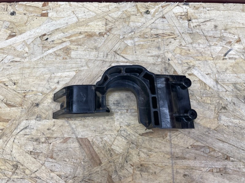 Кронштейн замка багажника