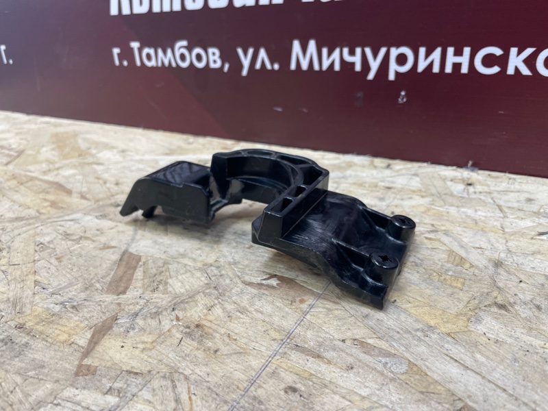 Кронштейн замка багажника