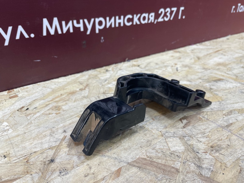 Кронштейн замка багажника