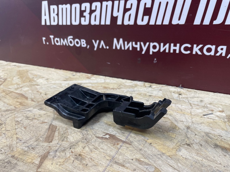 Кронштейн замка багажника