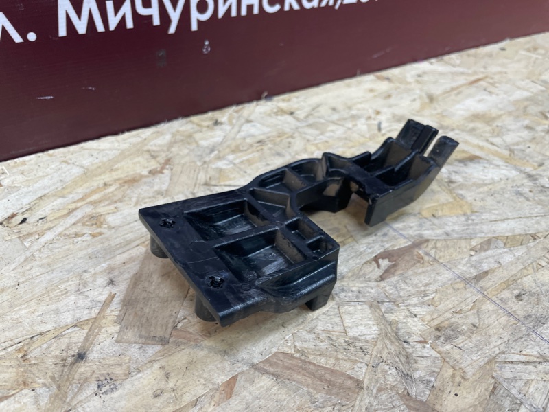 Кронштейн замка багажника