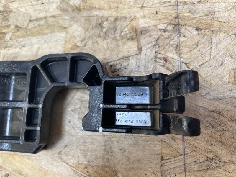 Кронштейн замка багажника