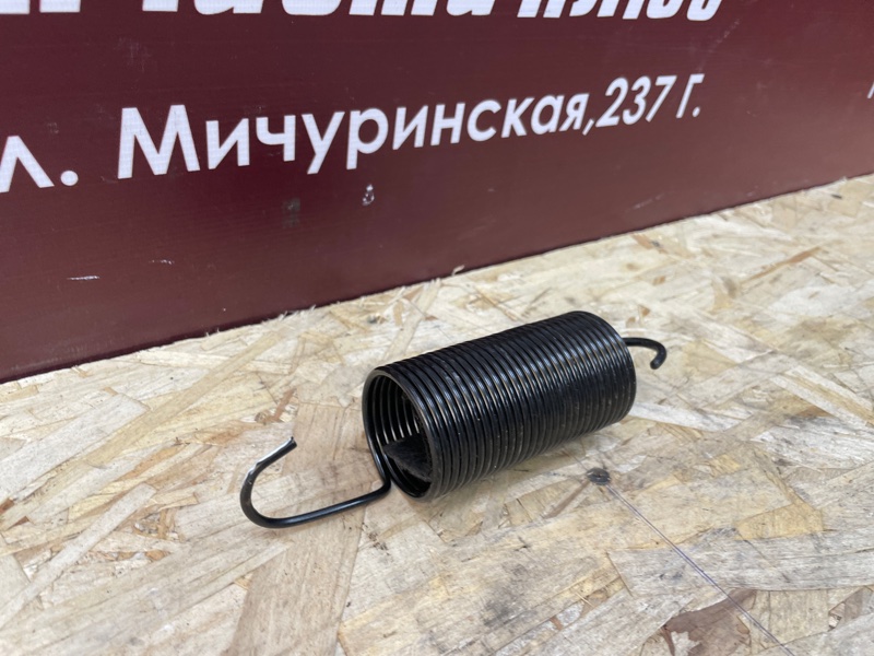 Пружина крышки багажника