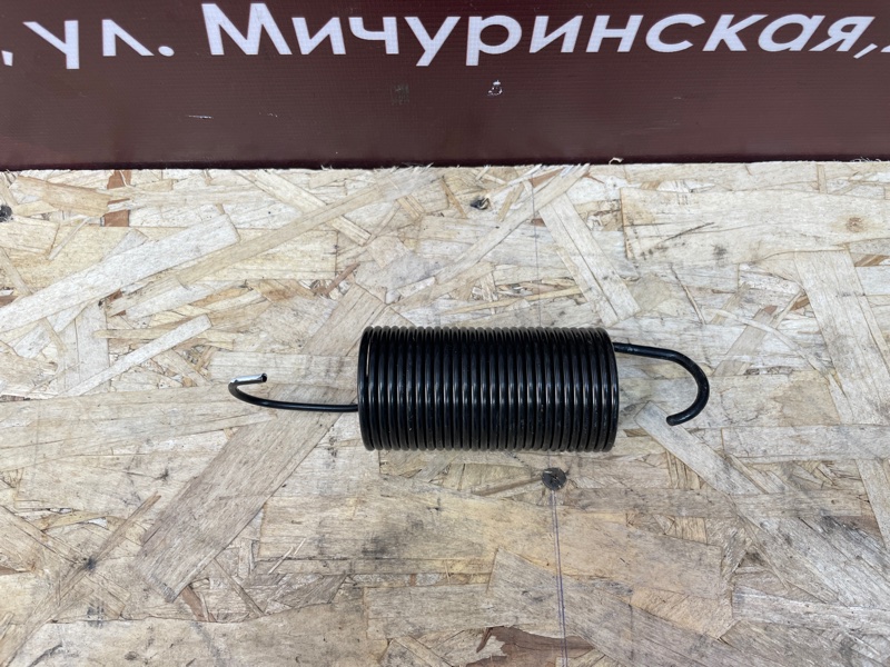 Пружина крышки багажника