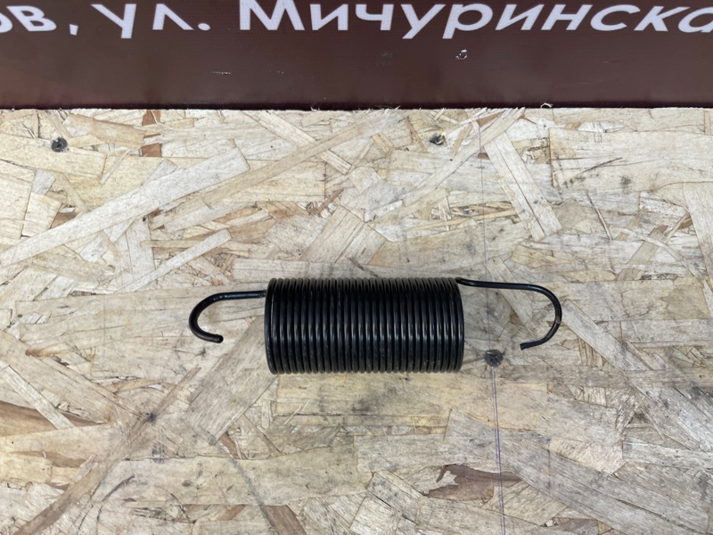 Пружина крышки багажника