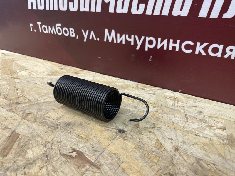 Пружина крышки багажника