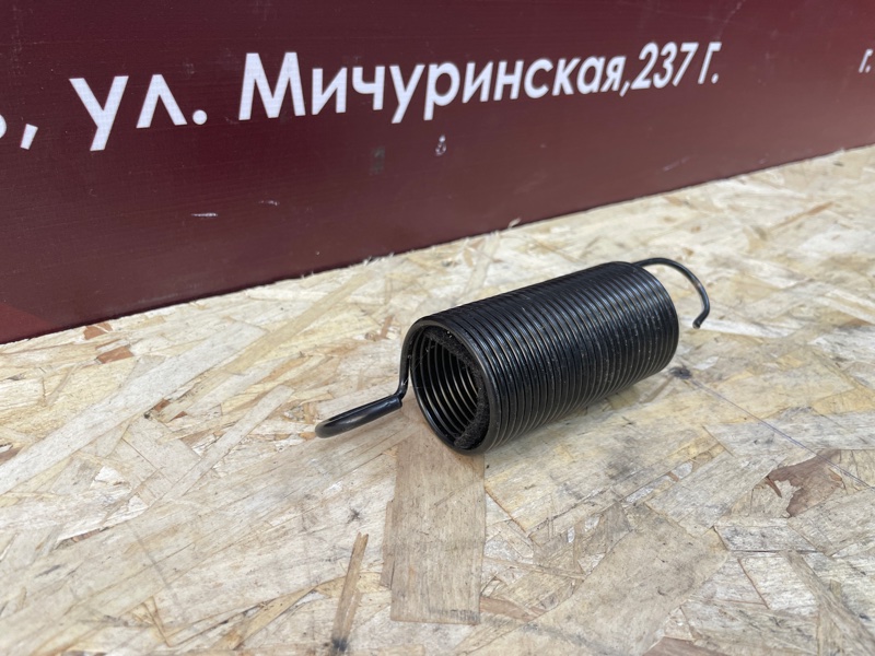Пружина крышки багажника