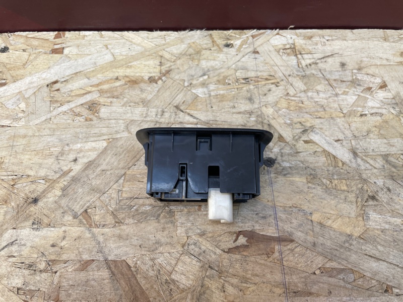 Кнопка стеклоподъемника