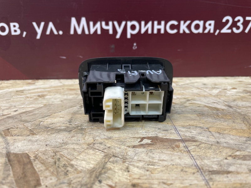 Кнопка стеклоподъемника