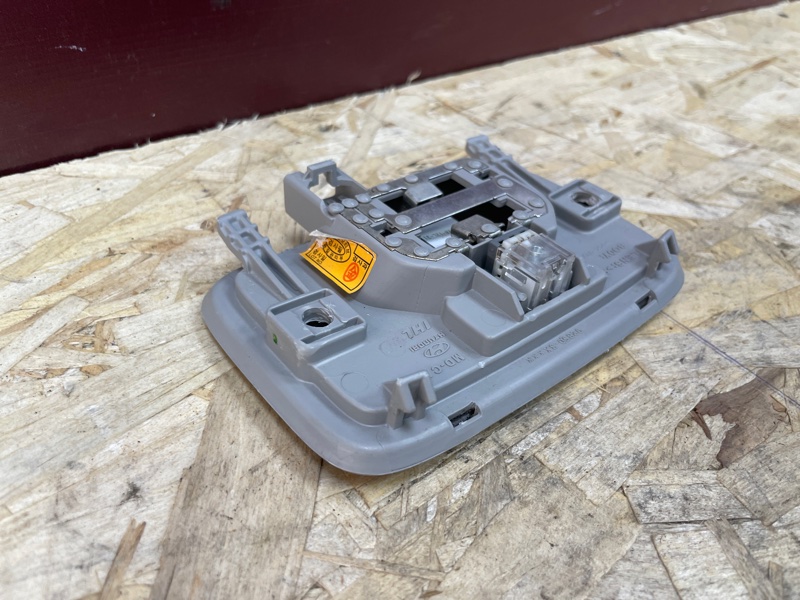 плафон освещения салона