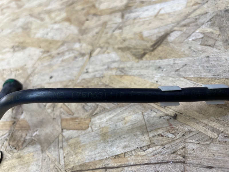 Трубка топливная