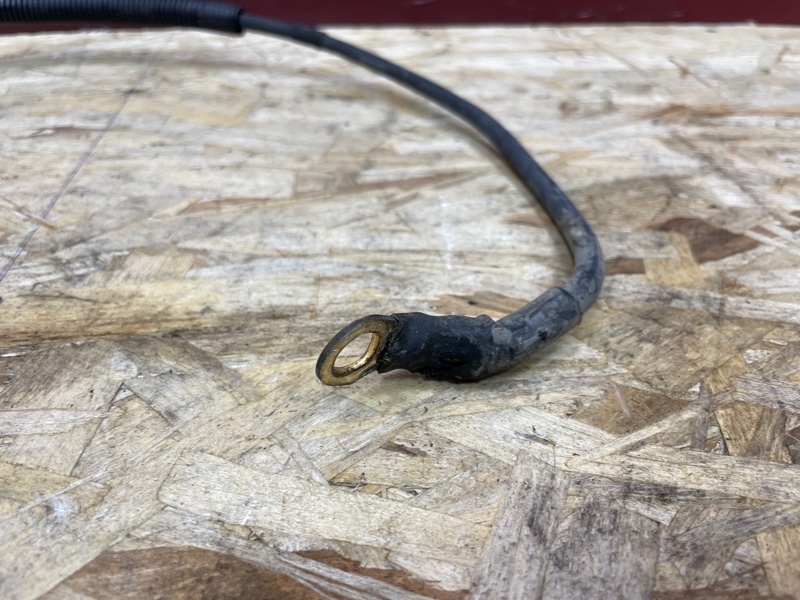 Клемма аккумулятора (минусовая)