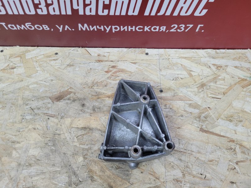 Кронштейн генератора