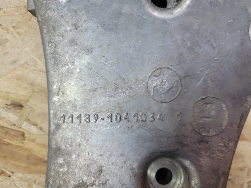 Кронштейн генератора