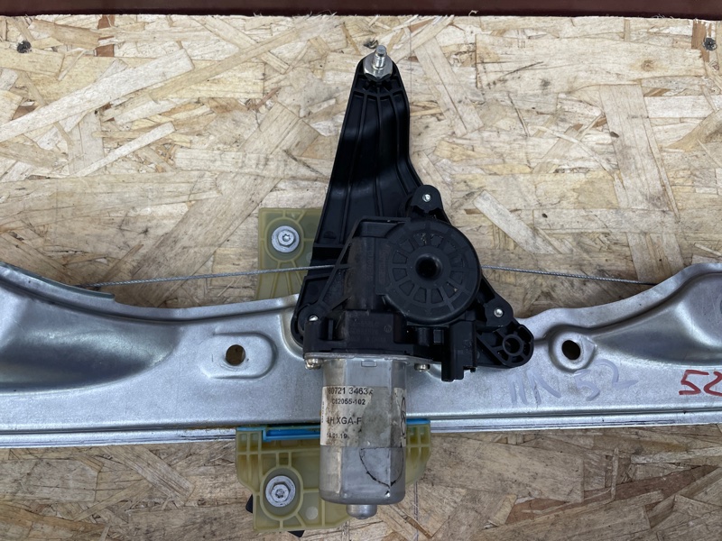 Стеклоподъемник    двери