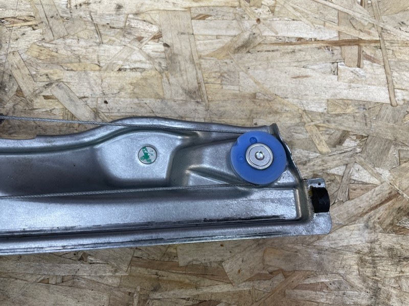 Стеклоподъемник    двери