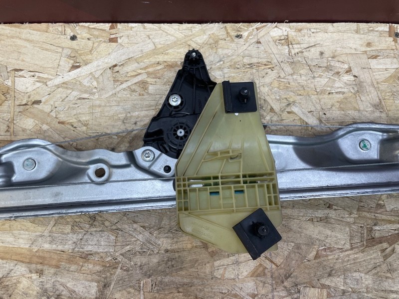 Стеклоподъемник    двери