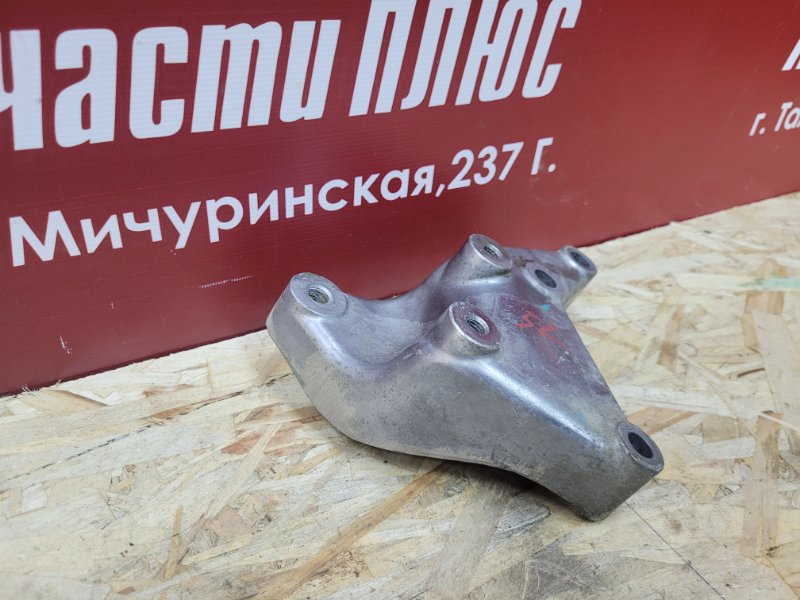 Кронштейн опоры двигателя