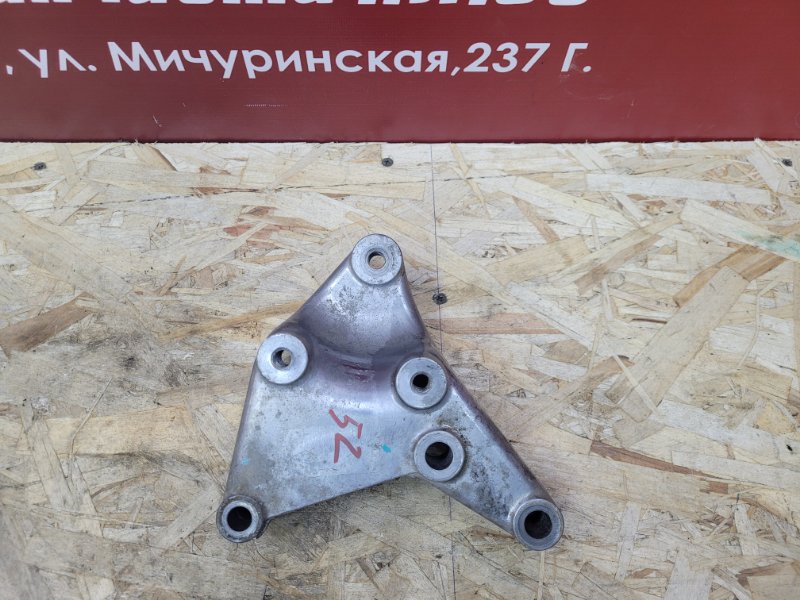 Кронштейн опоры двигателя