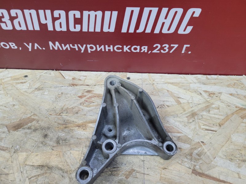 Кронштейн опоры двигателя