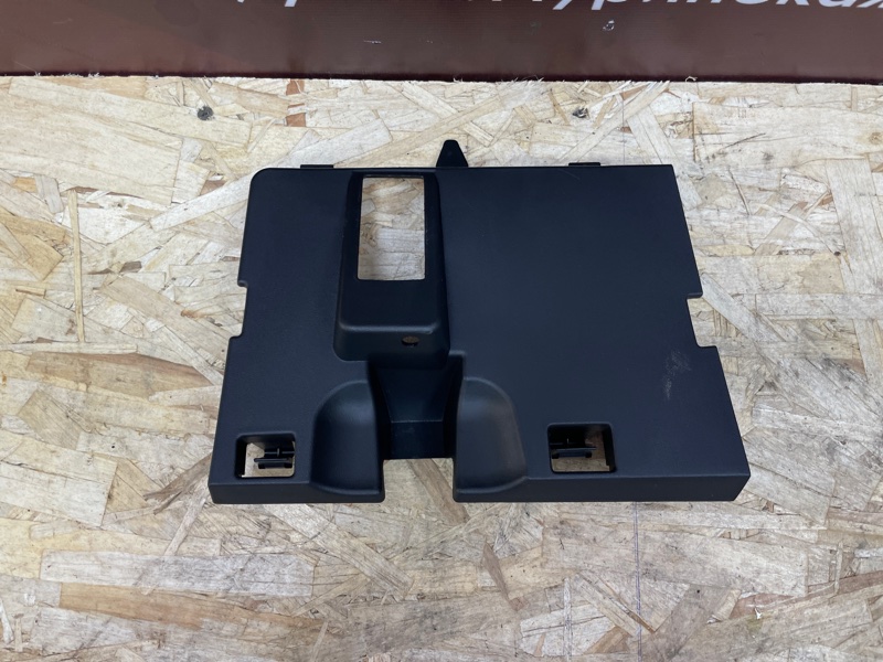 Крышка бардачка