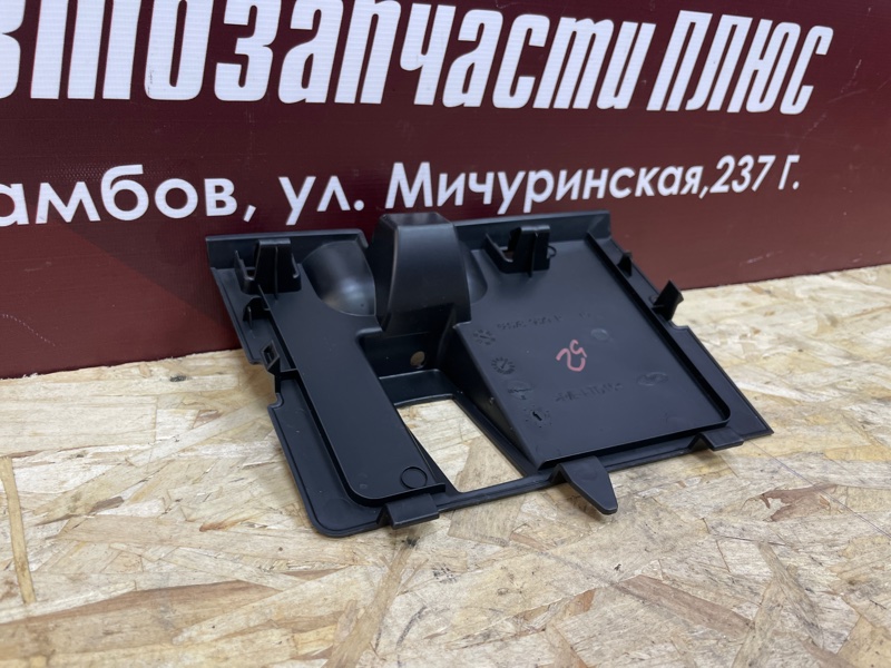 Крышка бардачка