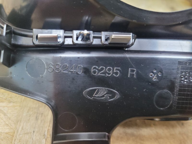 Козырек щитка приборов