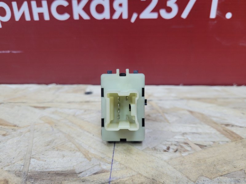 Кнопка стеклоподъемника