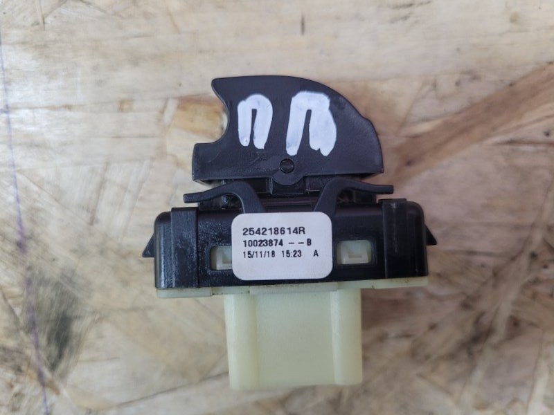 Кнопка стеклоподъемника