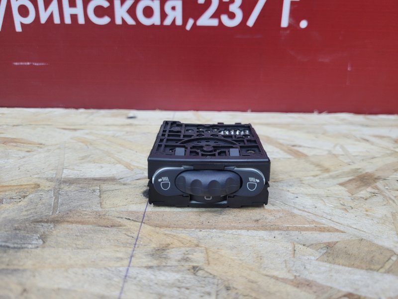 Кнопка корректора фар