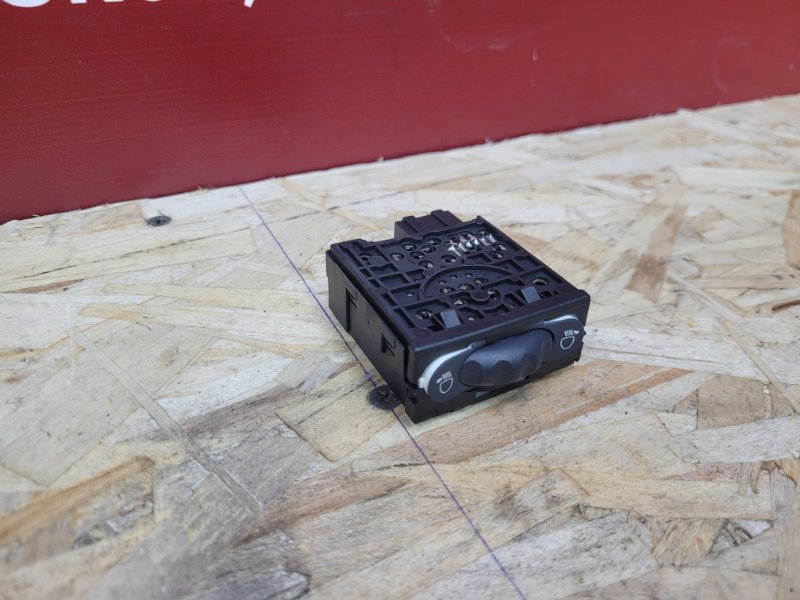 Кнопка корректора фар