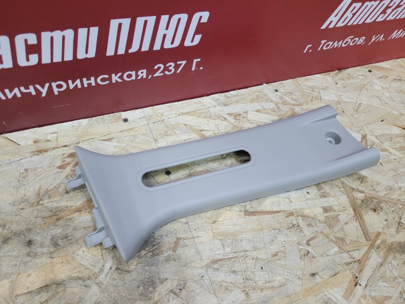 Обшивка средней стойки