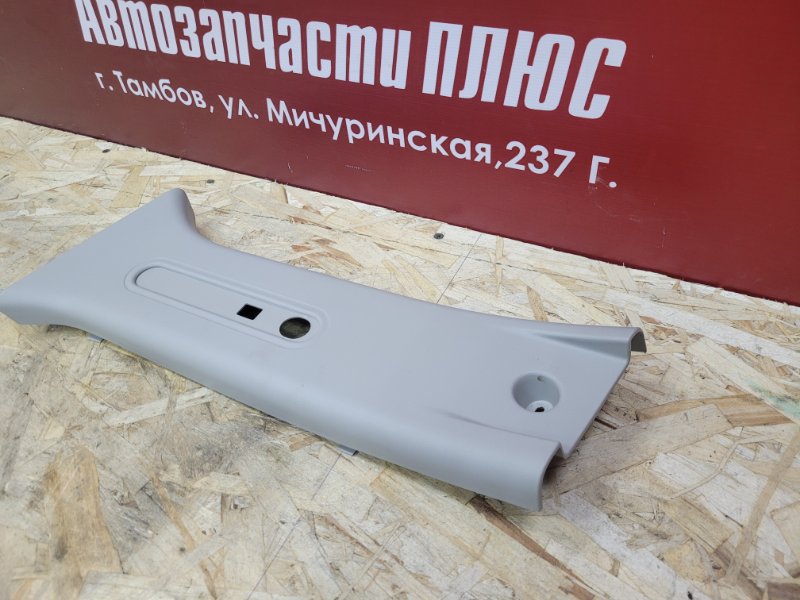 Обшивка средней стойки