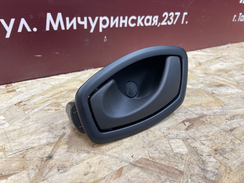 Внутренняя  ручка двери