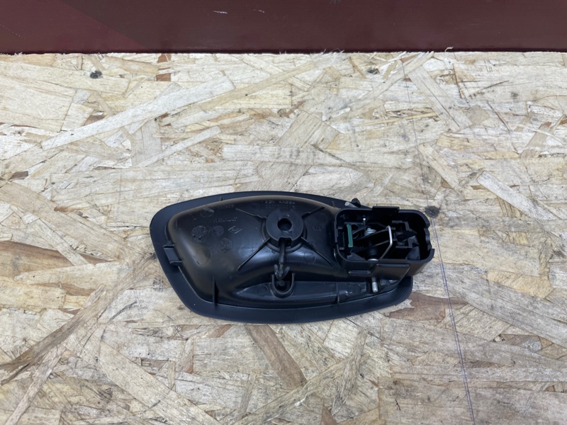 Внутренняя  ручка двери