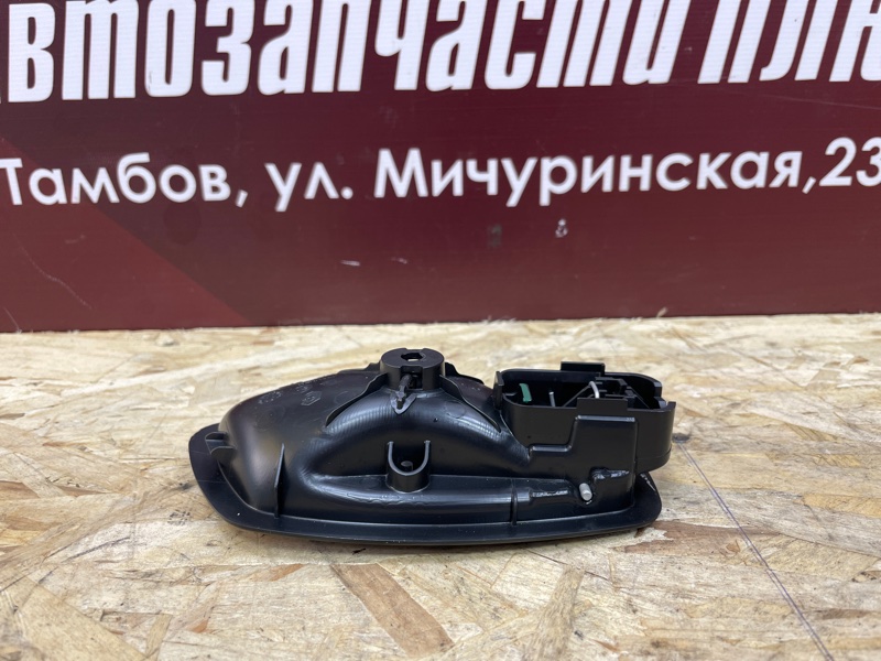 Внутренняя  ручка двери