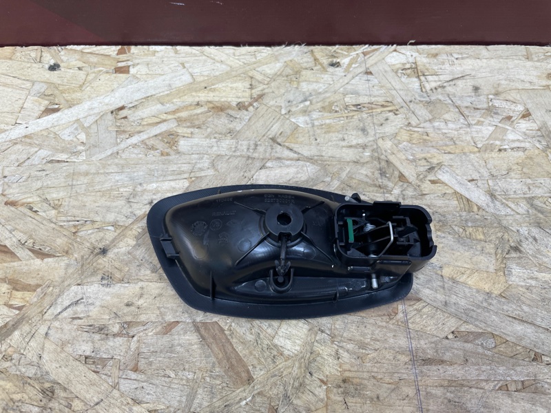 Внутренняя ручка     двери