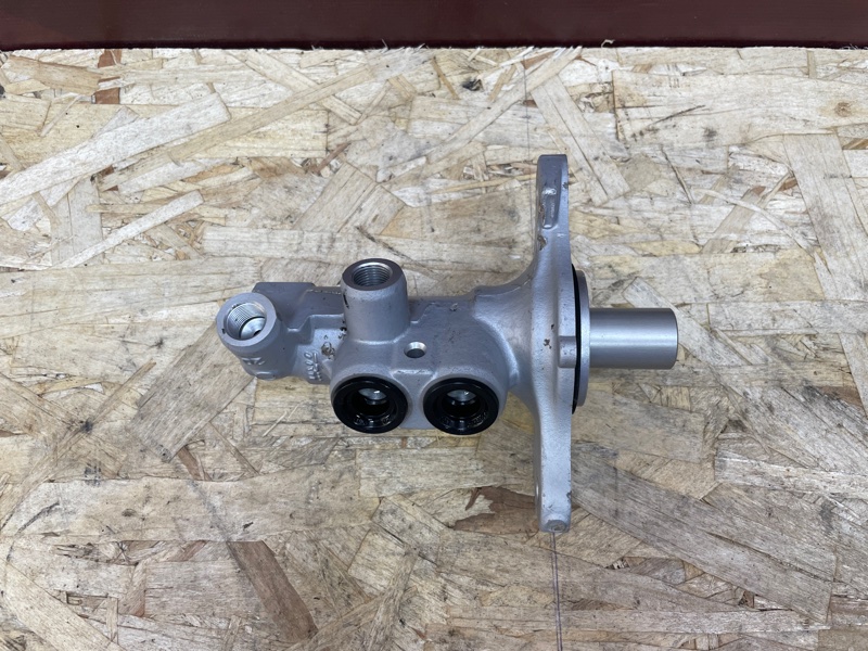 Главный тормозной цилиндр