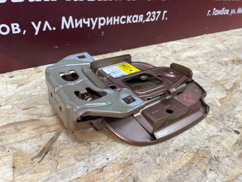 Лючок бензобака