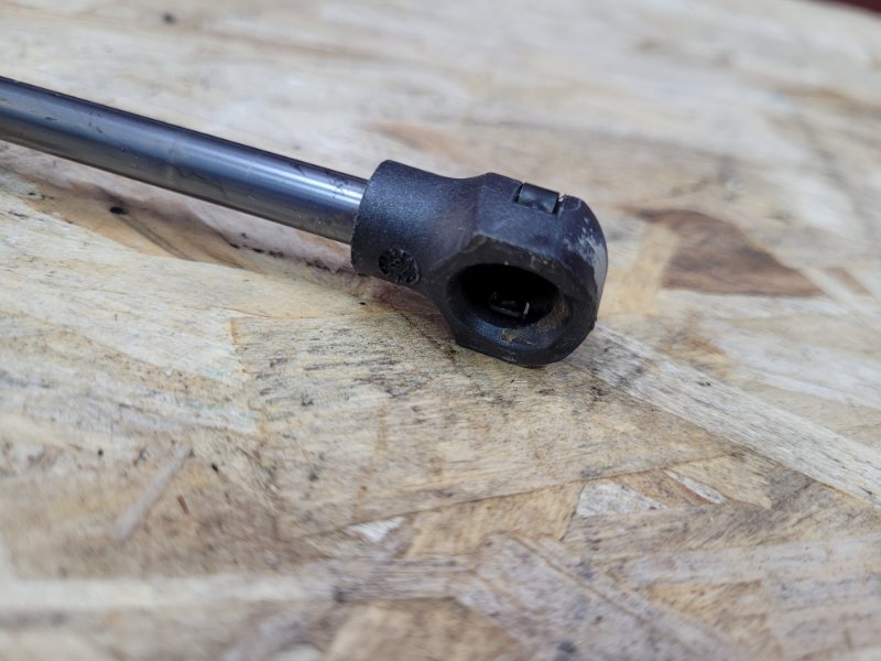 Амортизатор багажника