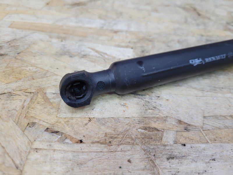 Амортизатор багажника