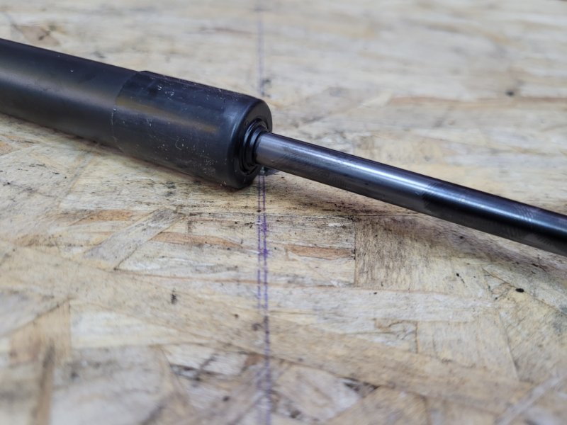 Амортизатор багажника