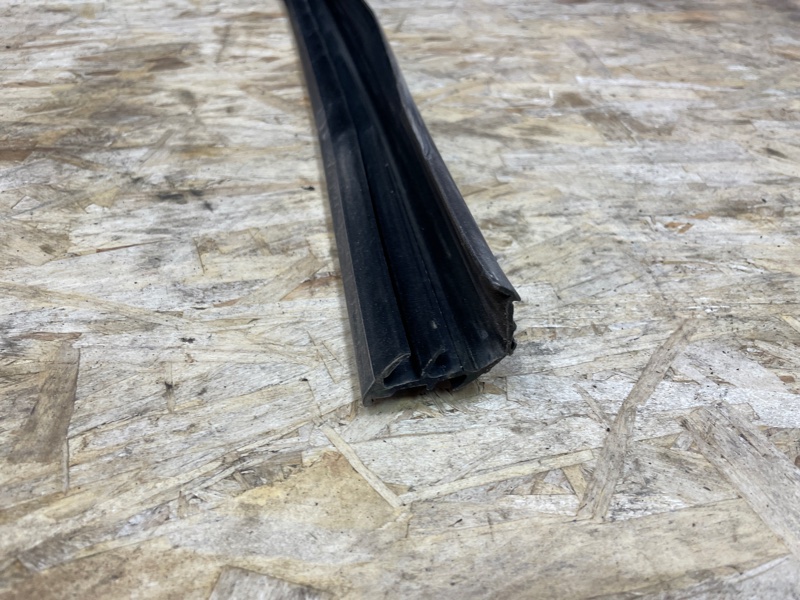 Уплотнитель рамки двери