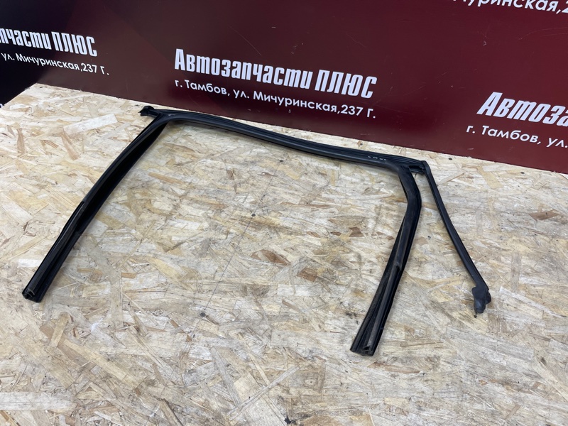 Уплотнитель рамки двери